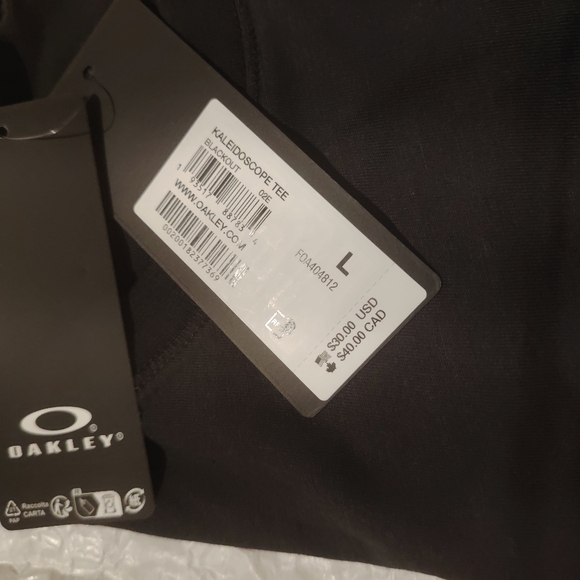 Oakley - Picture 2 of 2